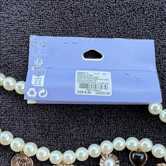 Claire's Good-tone & Pearl Charm Necklace - Picture 4 of 5